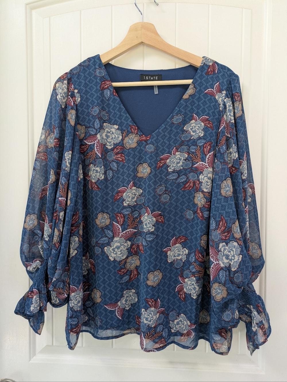 1. STATE Blue Floral V-Neck Puff Sleeve Blouse
